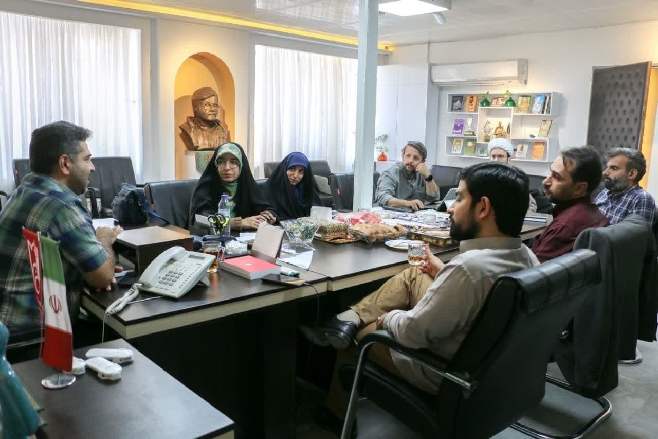 گفت و گو با هنرمندان