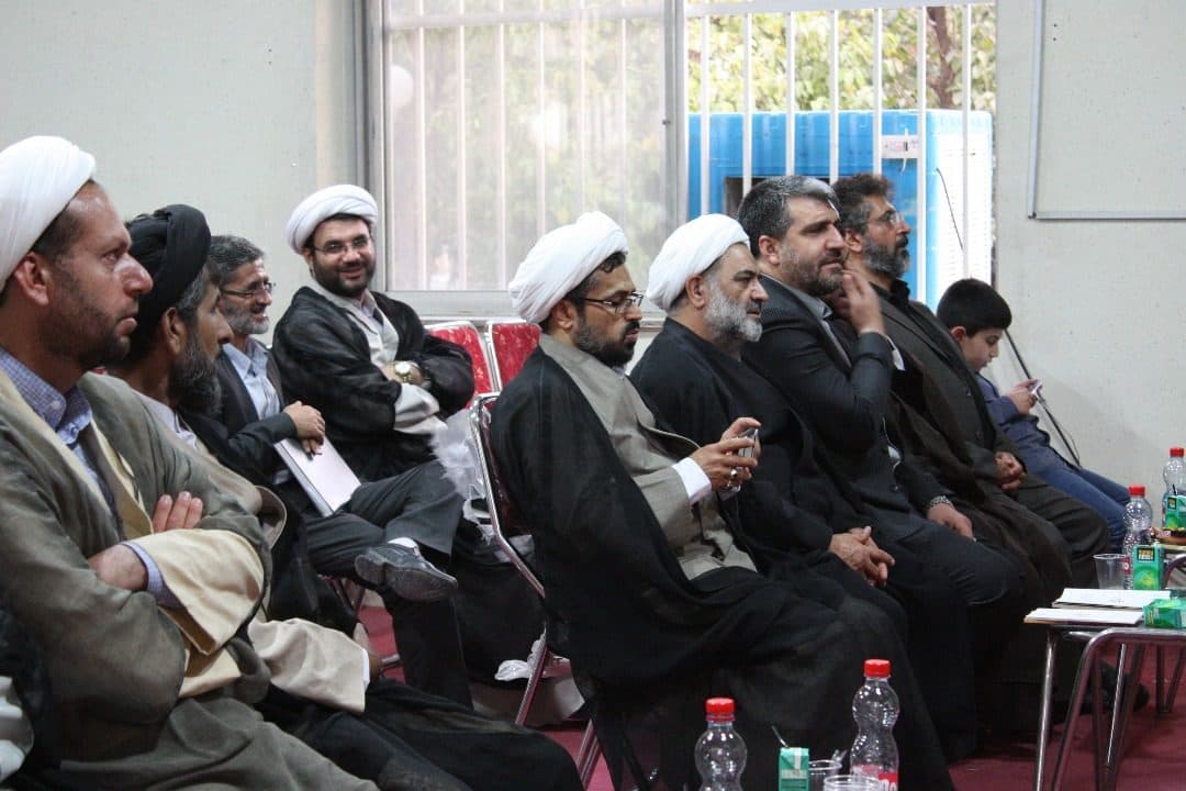 آیین گشایش خانه شعر و داستان طلاب و روحانیون فارس در قاب