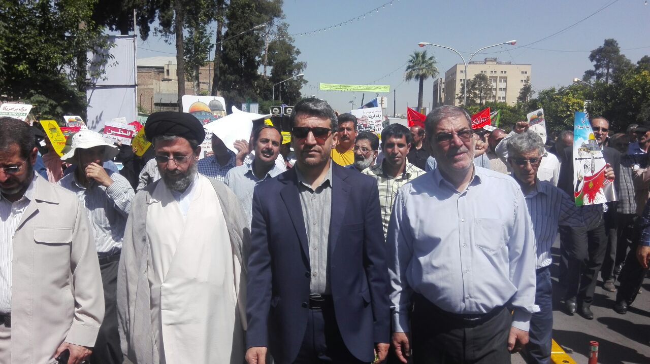 حضور مدیر کارشناسان و هنرمندان حوزه ی هنری فارس در راهپیمایی روز جهانی قدس