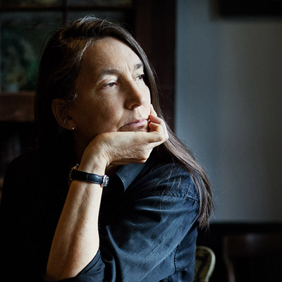 جنی هولزر؛ سخنگوی جمعی که صدای وحشتش را در خفا پنهان کرده است