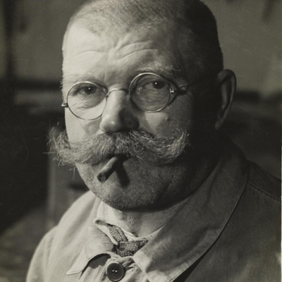 بگذارید که هنر را به هنرمندان واگذار کنیم