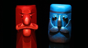 علی زراندوز بر صندلی قرمز مینشیند