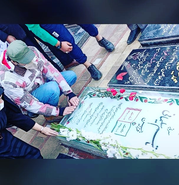 ادای احترام هنرمندان لرستانی بر مزار سردار شهید قاسم سلیمانی