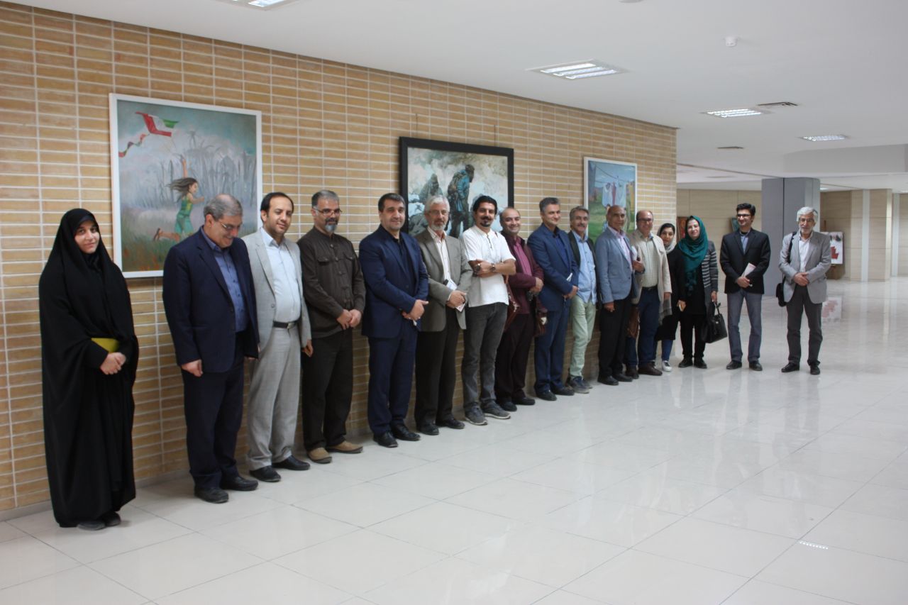 دیدار صمیمانه پیشکسوتان و نخبگان هنرهای تجسمی فارس با رییس و کارشناسان حوزه هنری فارس