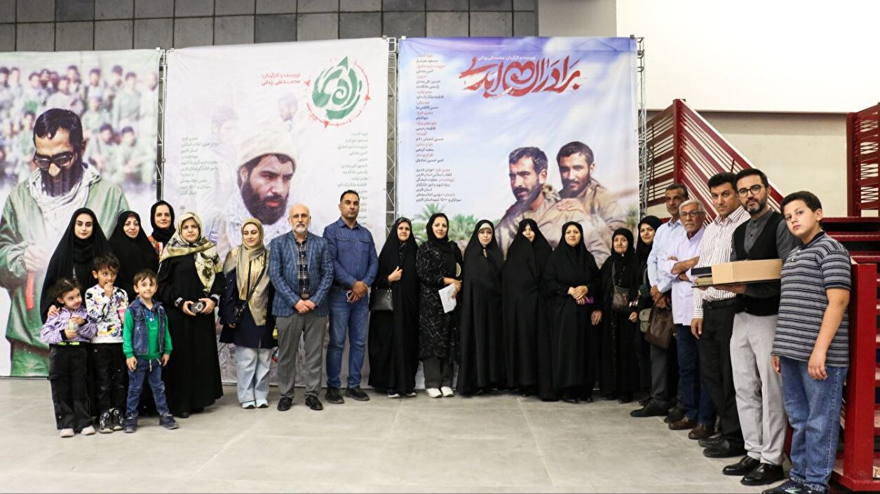 گزارش تصویری نمایش مستند