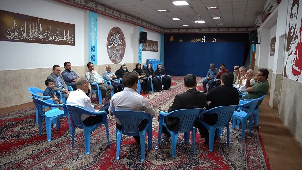چراغ شعر آئینی شیراز با حضور شاعران آیینی شیراز و با شعار یاران شب شعر عاشورا روشن شد.