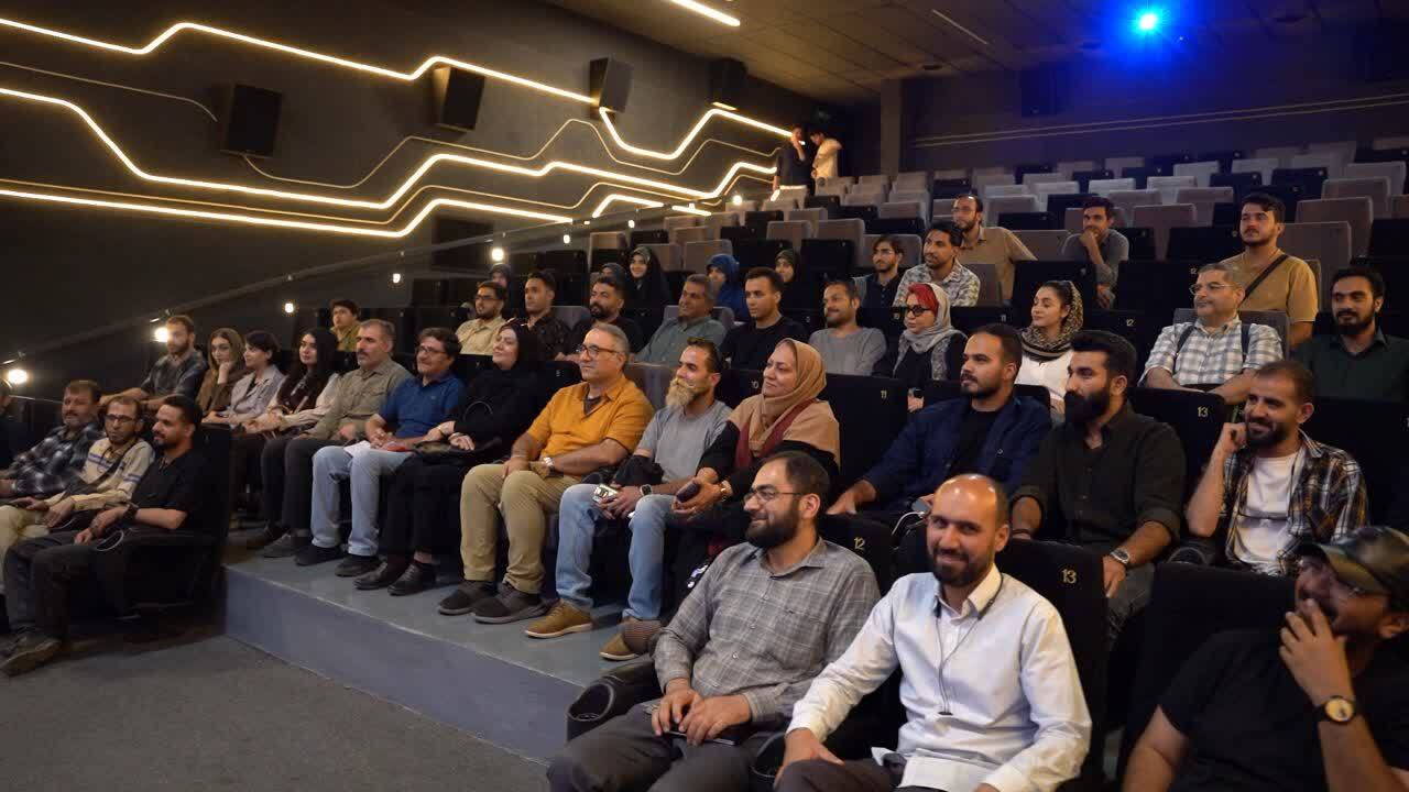 «پیادهرو، اتاق کار توست» / روایت یک نشست سینمایی در شیراز با تأکید بر جهانبینی فیلمساز «پیادهرو، اتاق کار توست» / روایت یک نشست سینمایی در شیراز با تأکید بر جهانبینی فیلمساز