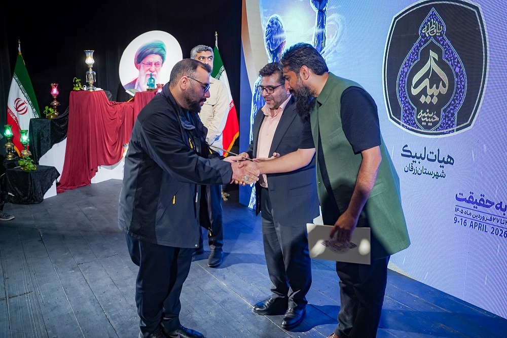 علی رحمانیان چهره سال هنر انقلاب اسلامی فارس شد علی رحمانیان چهره سال هنر انقلاب اسلامی فارس شد