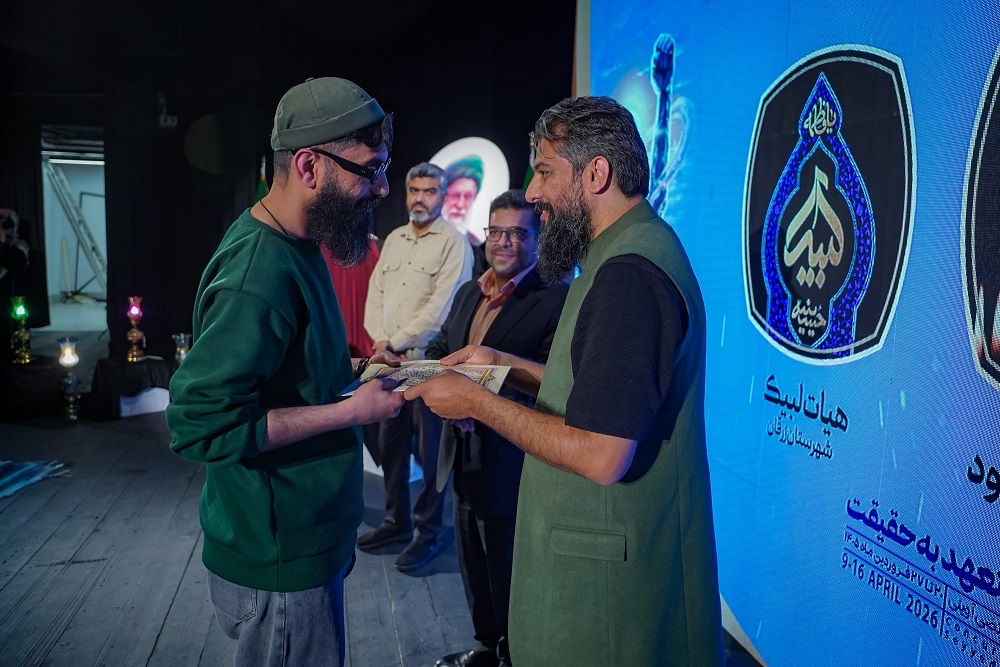 علی رحمانیان چهره سال هنر انقلاب اسلامی فارس شد علی رحمانیان چهره سال هنر انقلاب اسلامی فارس شد