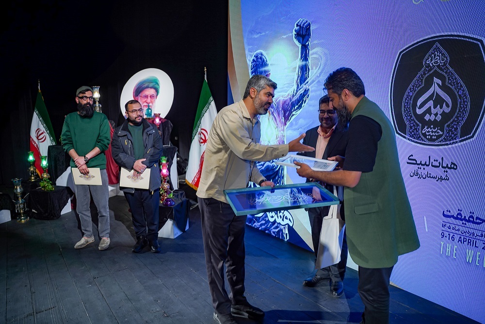 علی رحمانیان چهره سال هنر انقلاب اسلامی فارس شد علی رحمانیان چهره سال هنر انقلاب اسلامی فارس شد