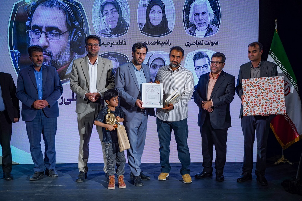 علی رحمانیان چهره سال هنر انقلاب اسلامی فارس شد علی رحمانیان چهره سال هنر انقلاب اسلامی فارس شد