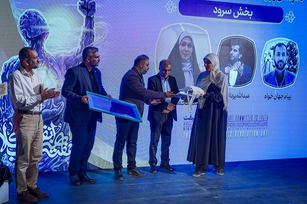 علی رحمانیان چهره سال هنر انقلاب اسلامی فارس شد علی رحمانیان چهره سال هنر انقلاب اسلامی فارس شد